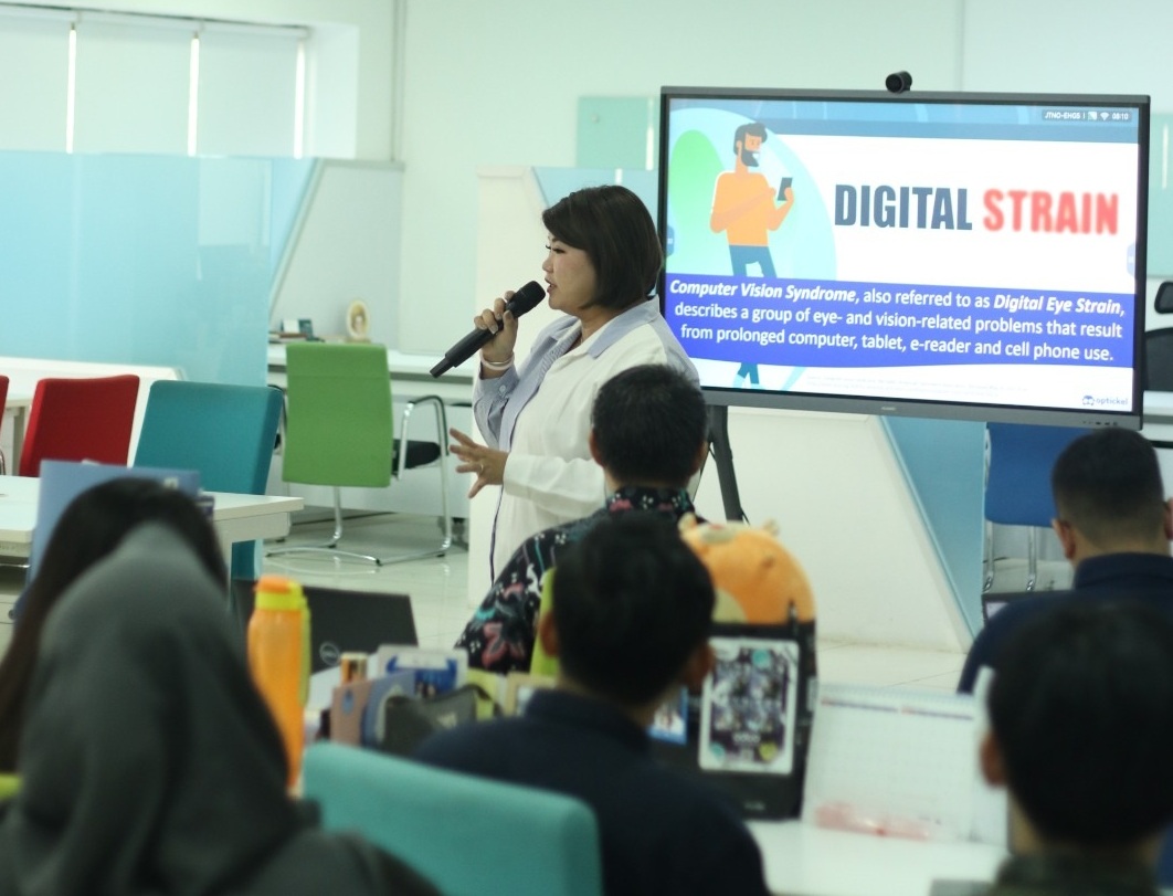 Stop Digital Strain, Start High Performance! Seminar Edukasi Mata oleh Optickel